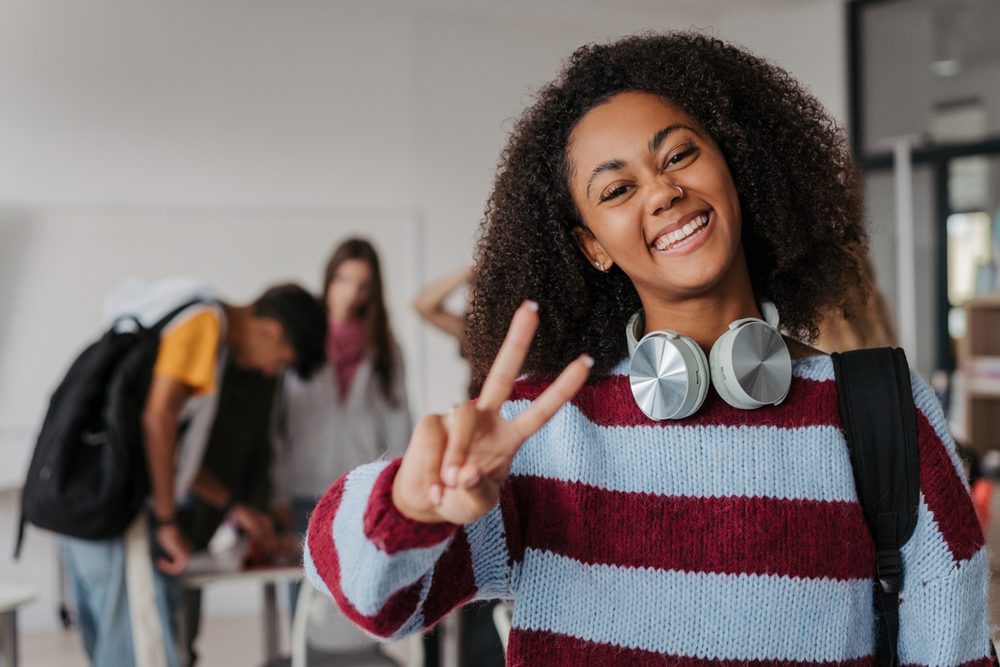 Jovem estudante em ambiente de formação.